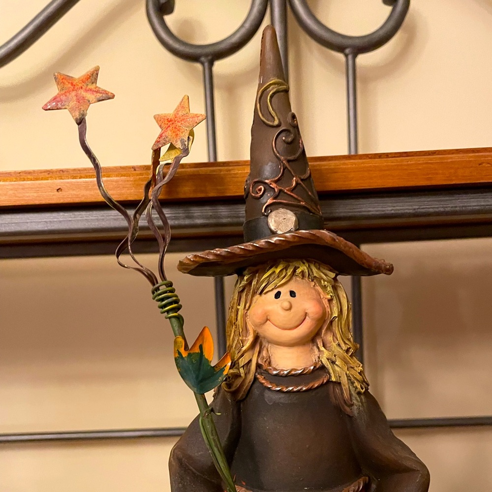 Good Witch - Picture 3 of 8